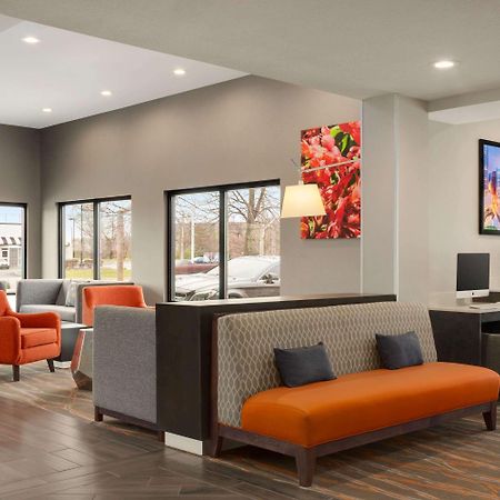 La Quinta Inn & Suites By Wyndham St Louis Route 66 Windsor Springs Екстериор снимка
