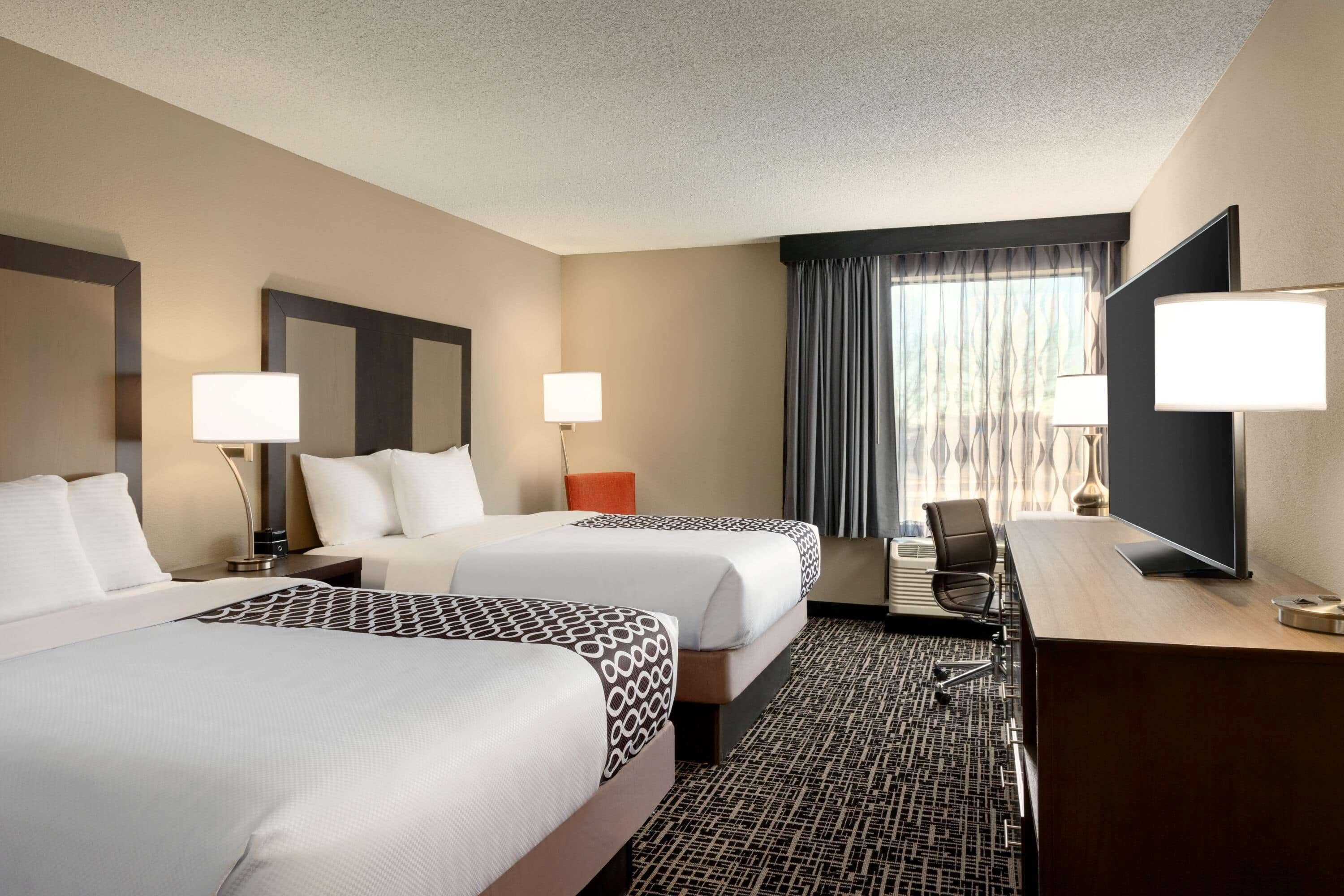 La Quinta Inn & Suites By Wyndham St Louis Route 66 Windsor Springs Екстериор снимка