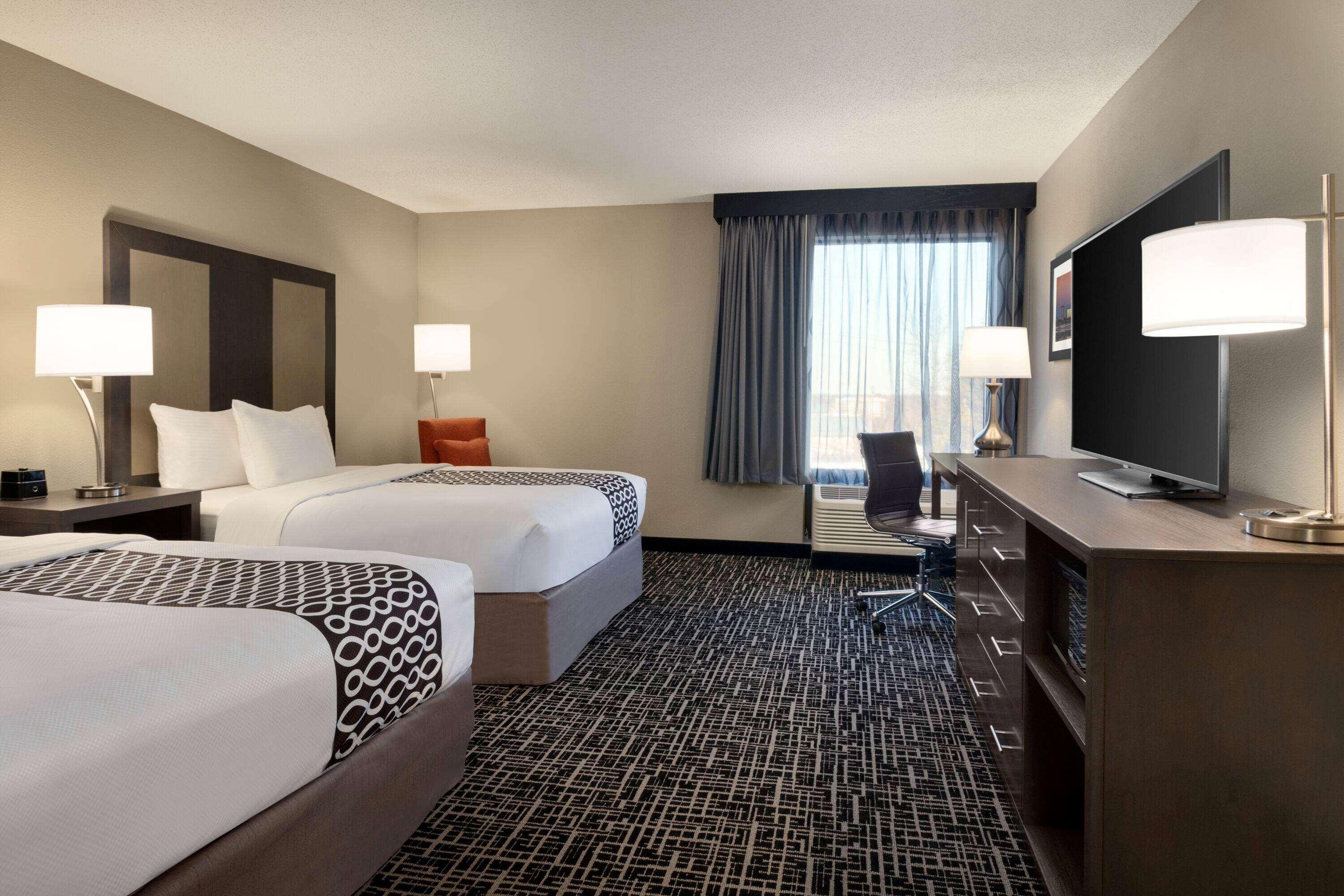 La Quinta Inn & Suites By Wyndham St Louis Route 66 Windsor Springs Екстериор снимка