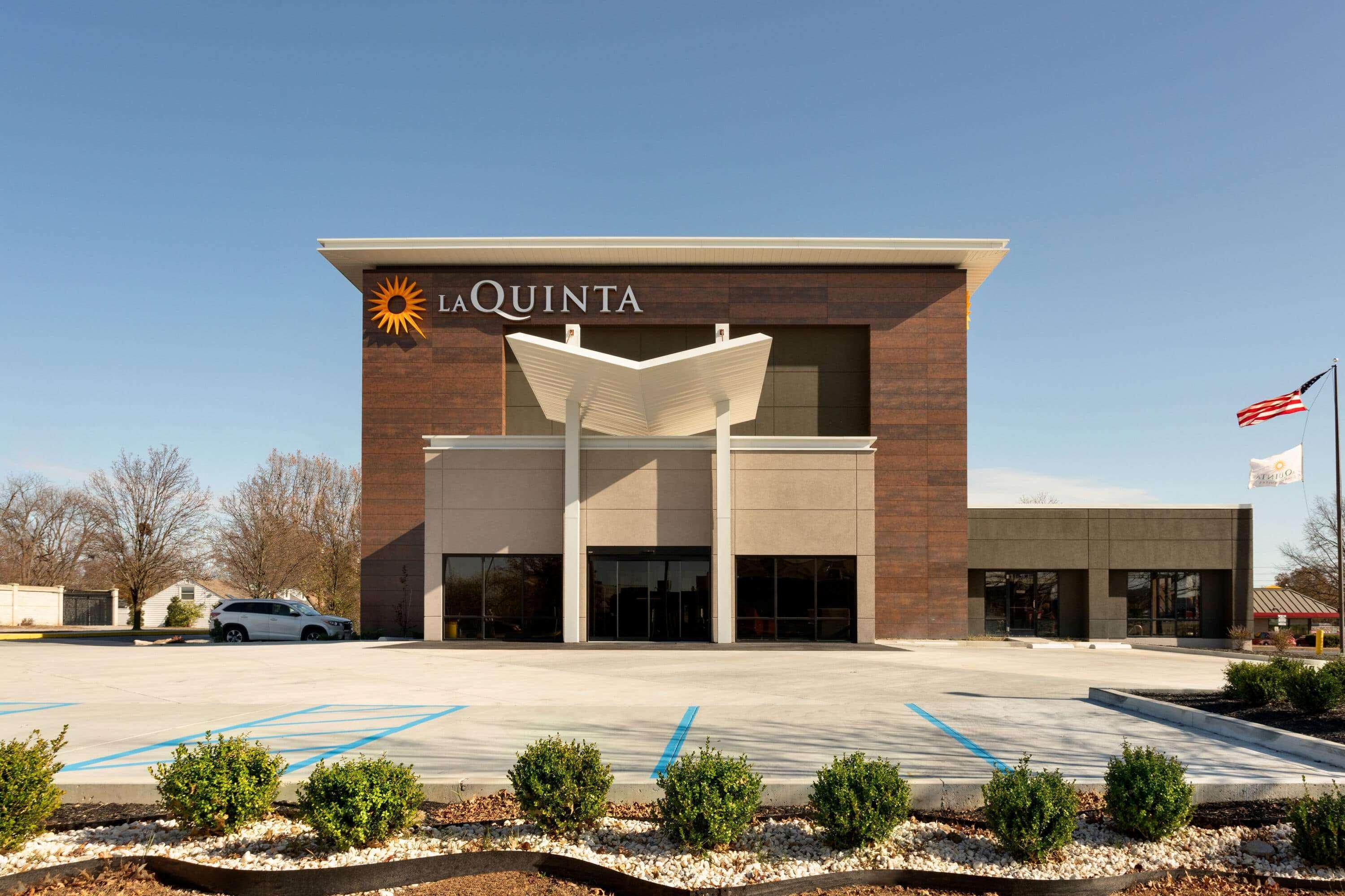 La Quinta Inn & Suites By Wyndham St Louis Route 66 Windsor Springs Екстериор снимка