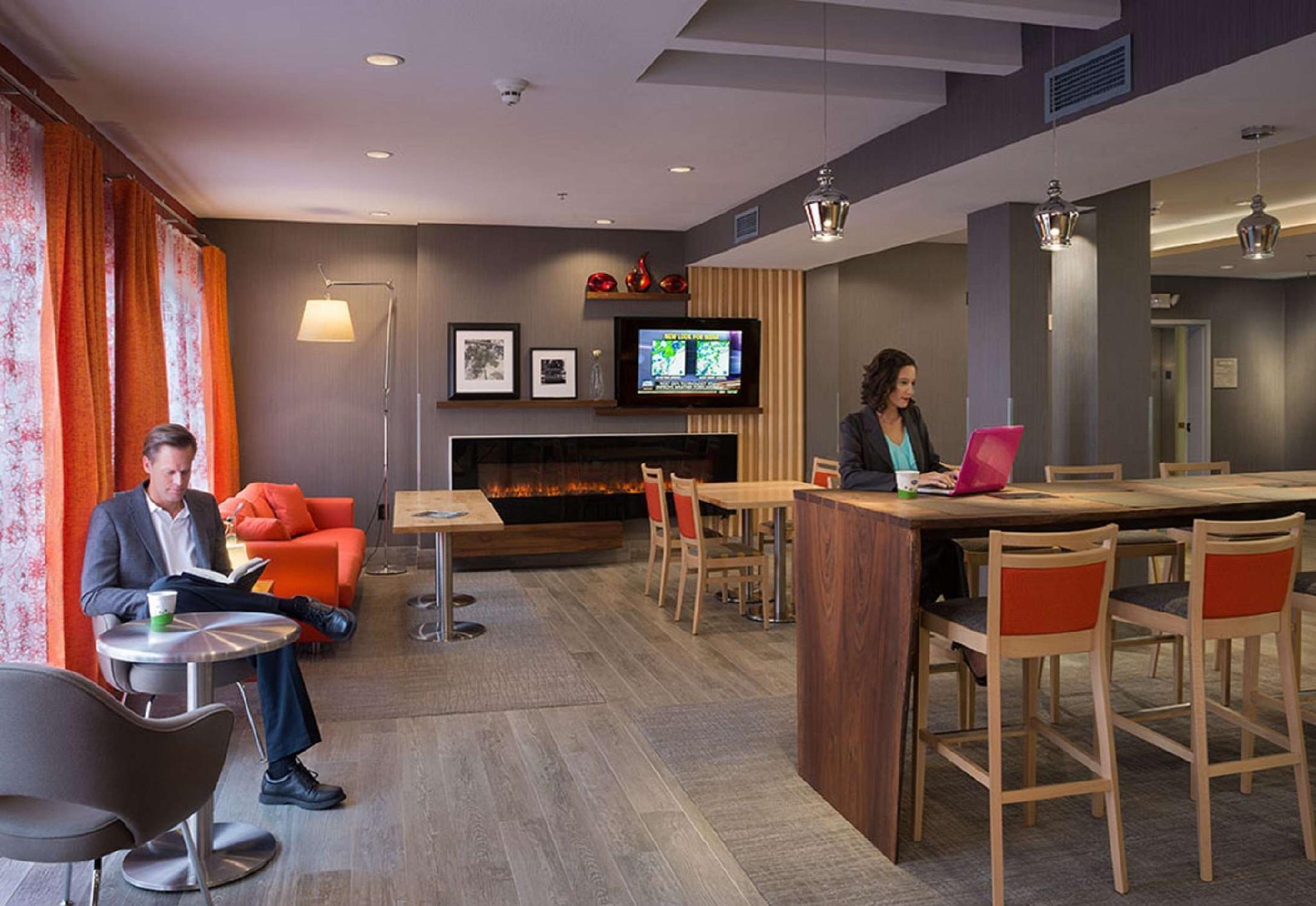 La Quinta Inn & Suites By Wyndham St Louis Route 66 Windsor Springs Екстериор снимка