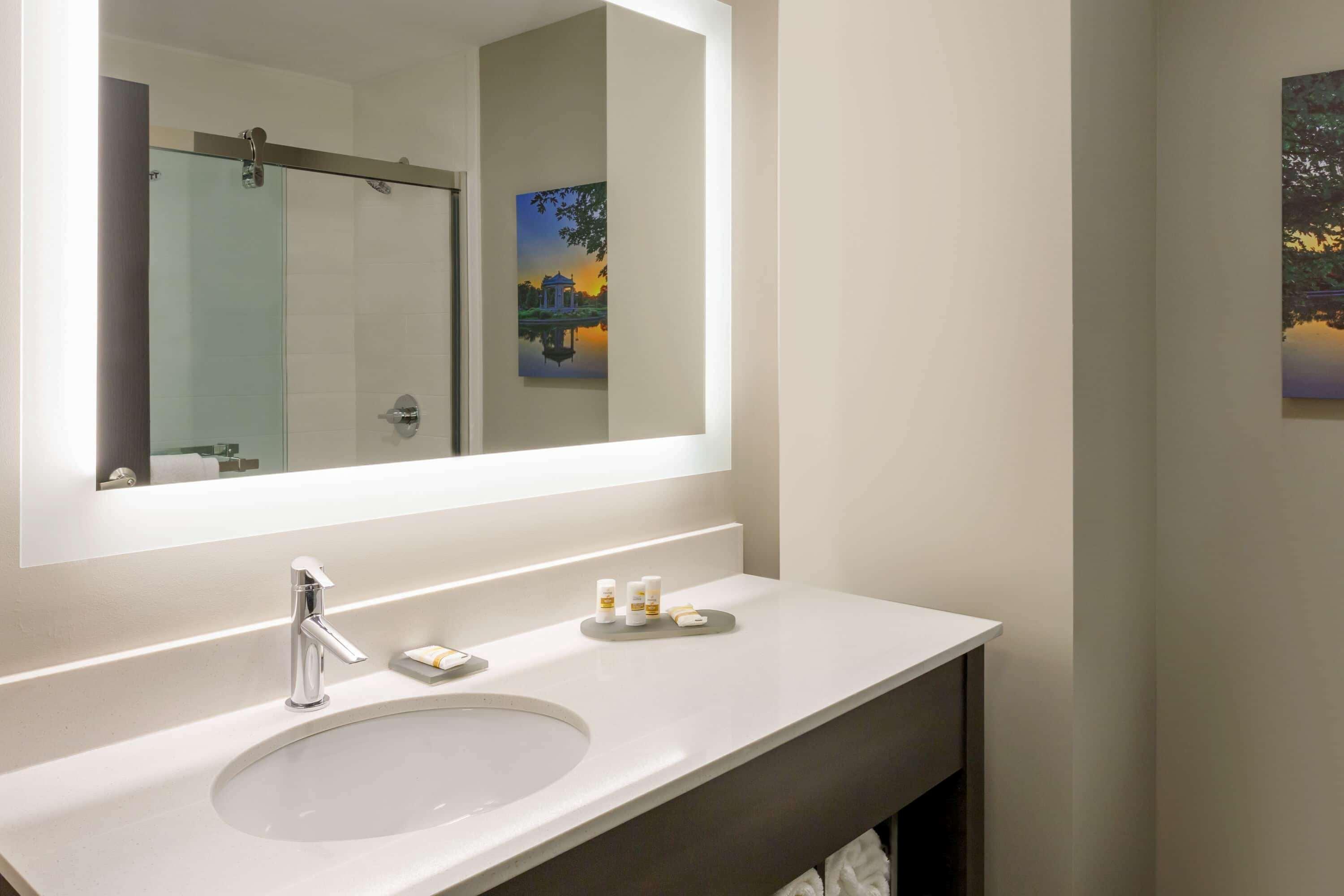 La Quinta Inn & Suites By Wyndham St Louis Route 66 Windsor Springs Екстериор снимка