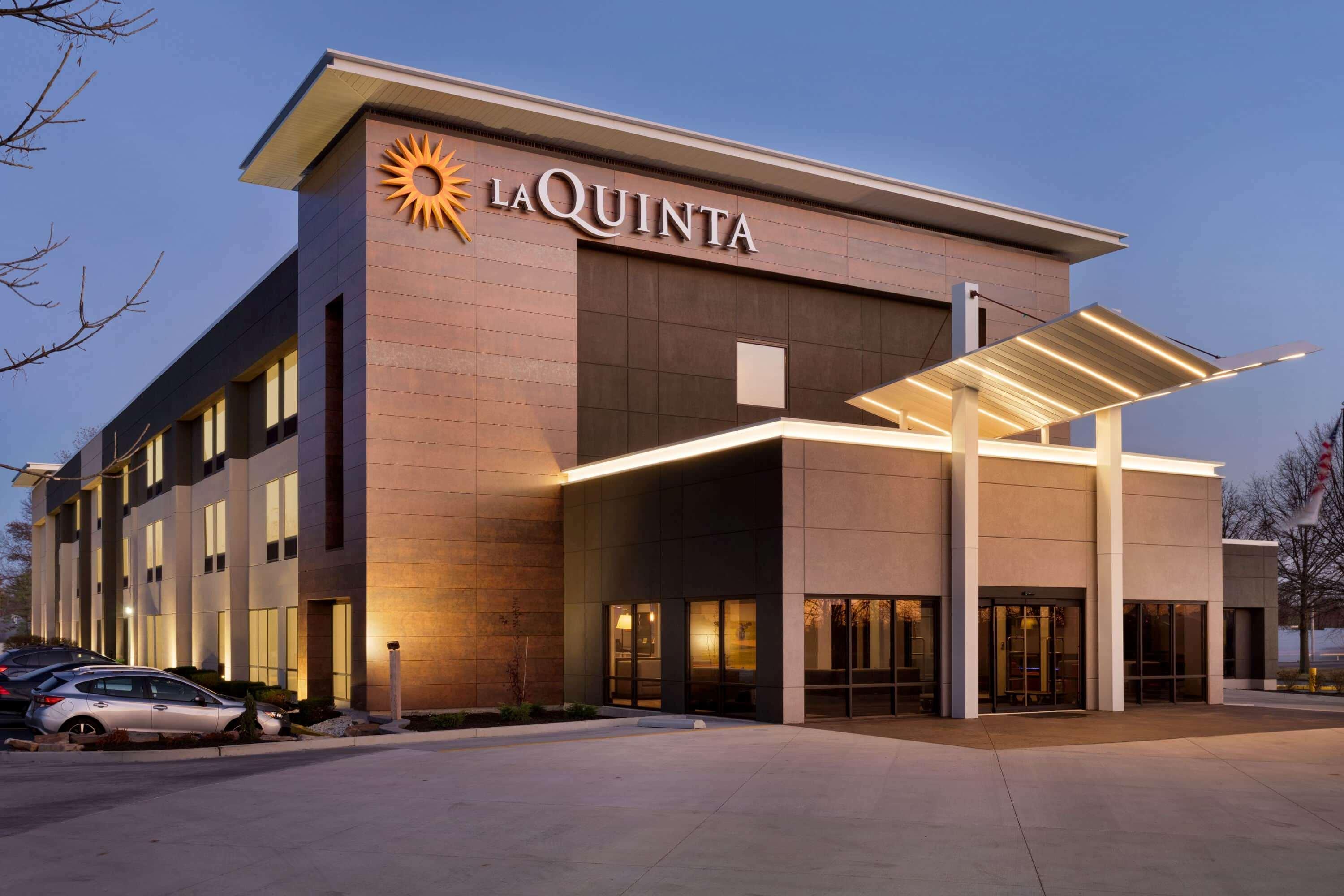 La Quinta Inn & Suites By Wyndham St Louis Route 66 Windsor Springs Екстериор снимка