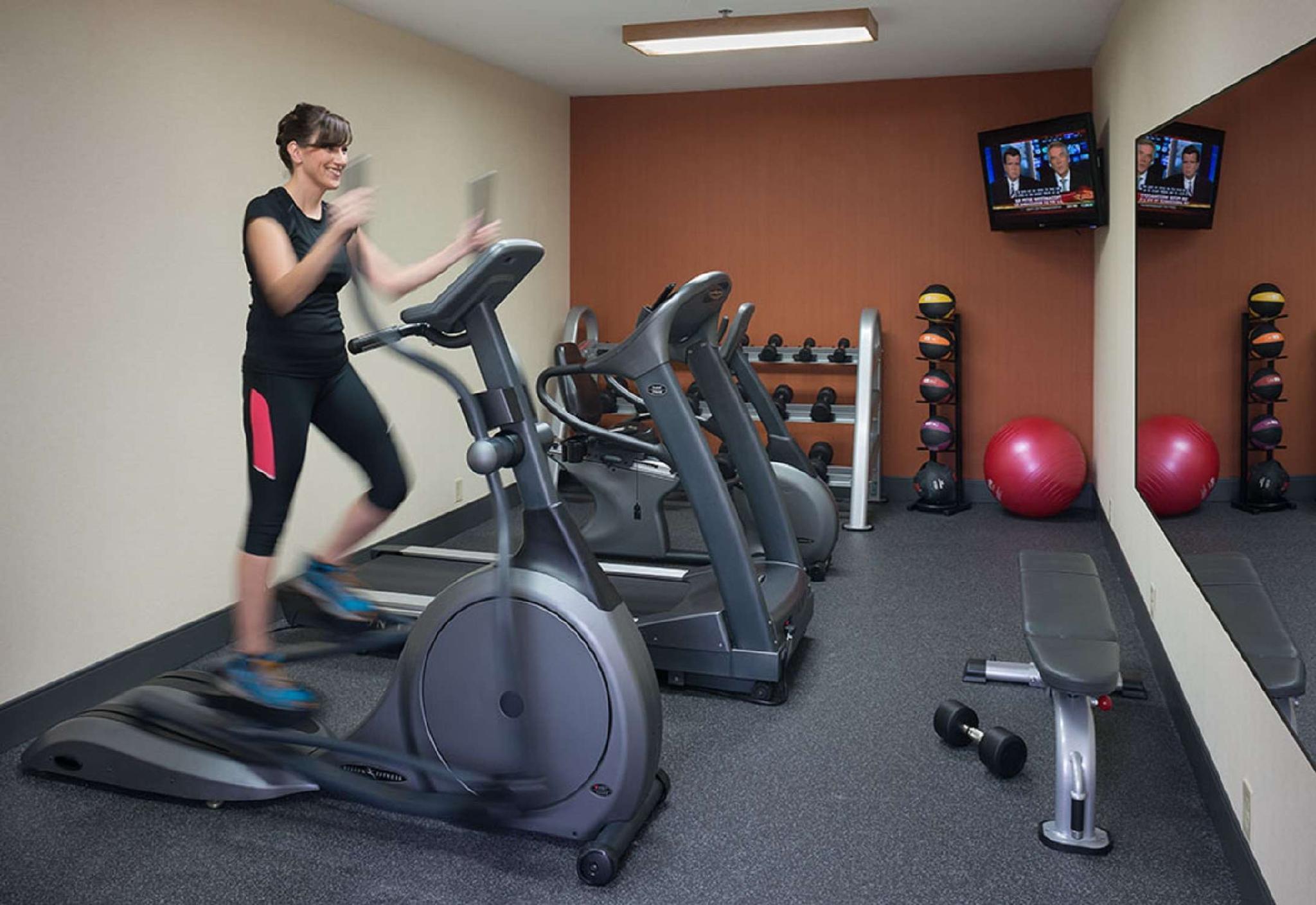 La Quinta Inn & Suites By Wyndham St Louis Route 66 Windsor Springs Екстериор снимка