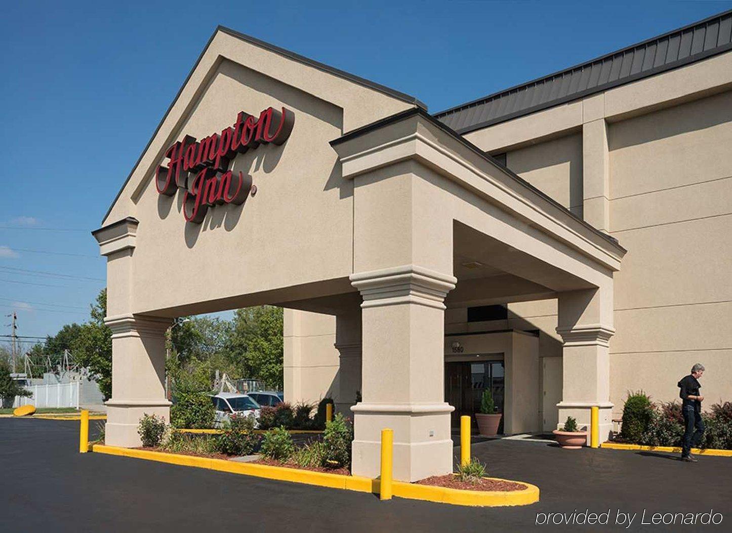 La Quinta Inn & Suites By Wyndham St Louis Route 66 Windsor Springs Екстериор снимка