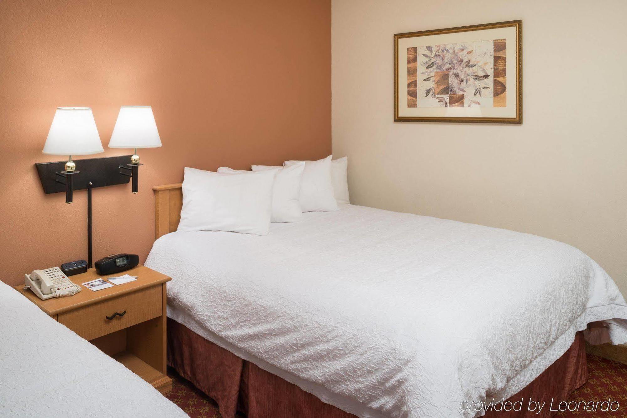 La Quinta Inn & Suites By Wyndham St Louis Route 66 Windsor Springs Екстериор снимка